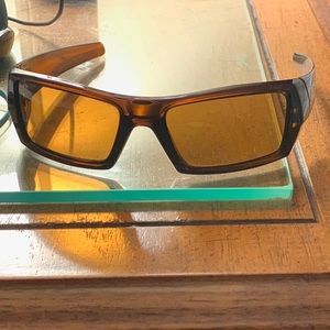 Oakley gascan sunglasses comes w/cloth Oakley case